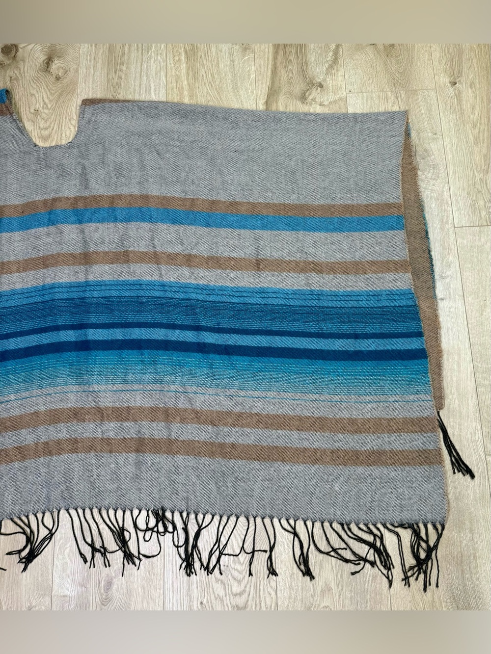 Ariat Women's Southwest Print Poncho Sweater Aztec Oversized One Size - Picture 10 of 11